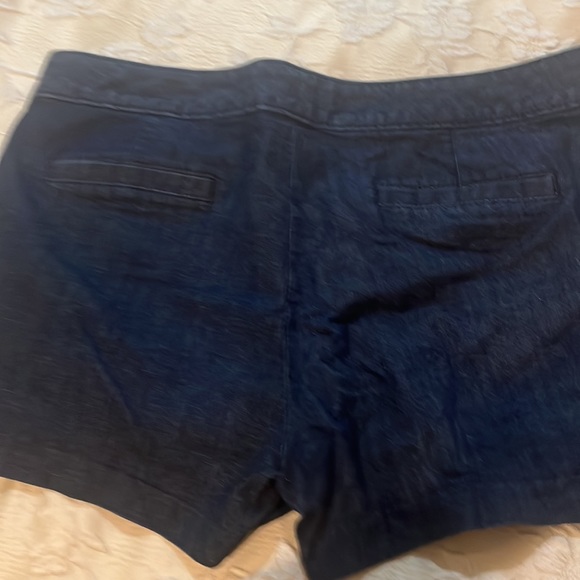 Banana Republic jean shorts . Flat front  side pockets and zipper . - Picture 3 of 3